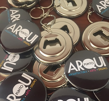 Chapas llavero destapador en color negro