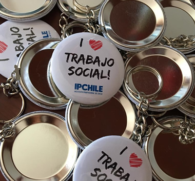 Varias chapitas llavero para instituto profesional de Chile